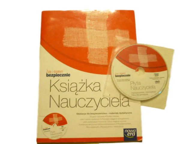 Okładka: ŻYJE I DZIAŁAM BEZPIECZNIE ksiązka nauczyciela cd