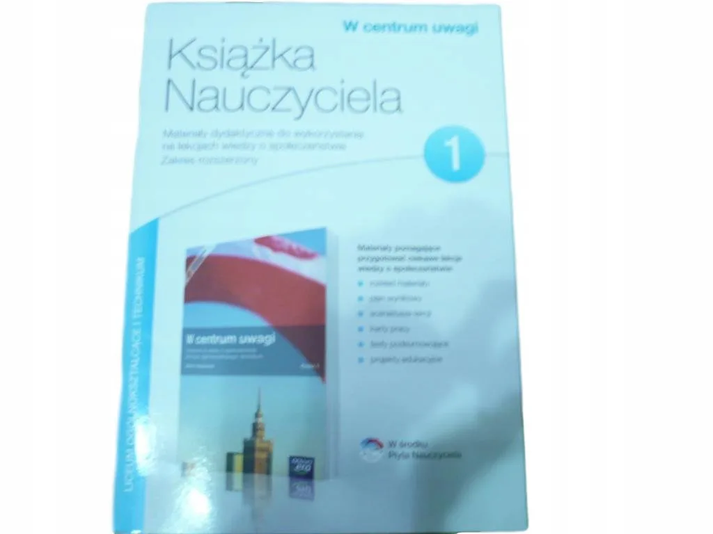 Okładka: W CENTRUM UWAGI 1 ksiązka nauczyciela TESTY ZR SPRAWDZIANY WOS