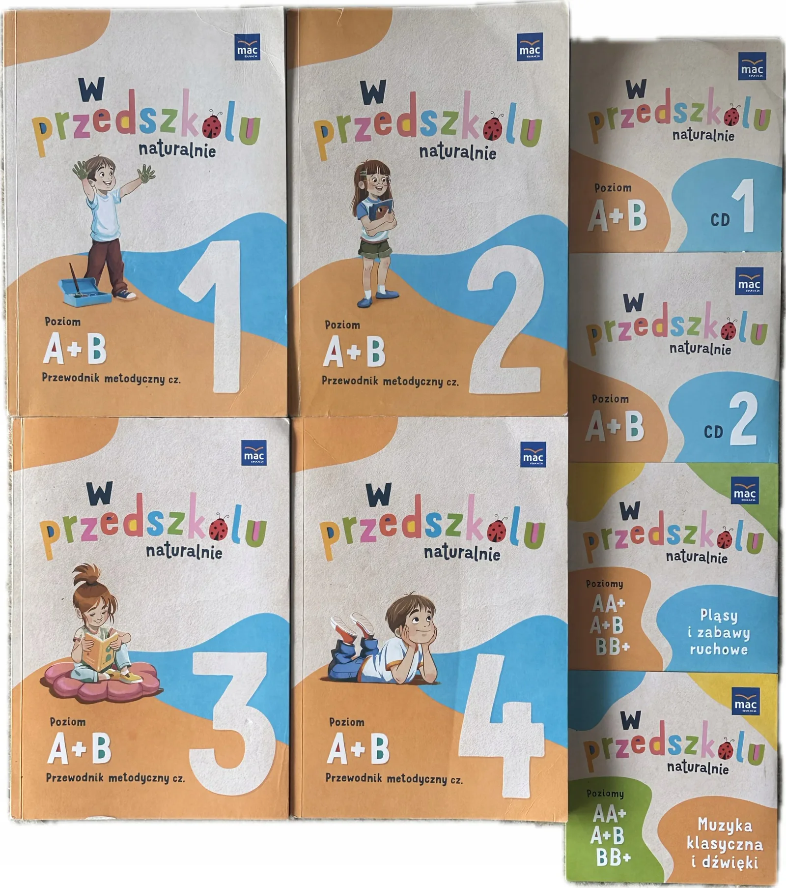 Okładka: W przedszkolu naturalnie poziom A+B przewodnik metodyczny nauczyciela 4cd